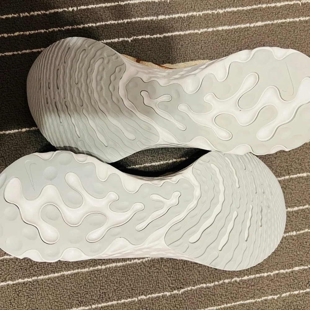 Women's Nike React Infinity Run Flyknit 3, Size 10, Brand New and Never Worn - Picture 9 of 11